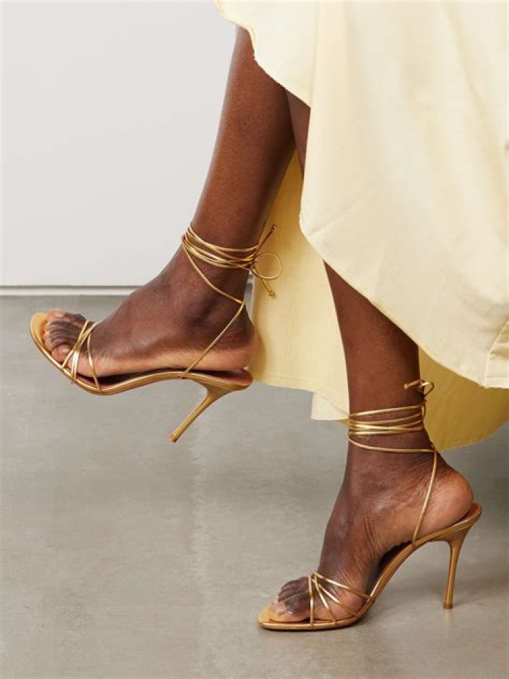 Amina Muaddi Height, Weight, Net Worth, Age, Birthday, Wikipedia, Who, Nationality, Biography