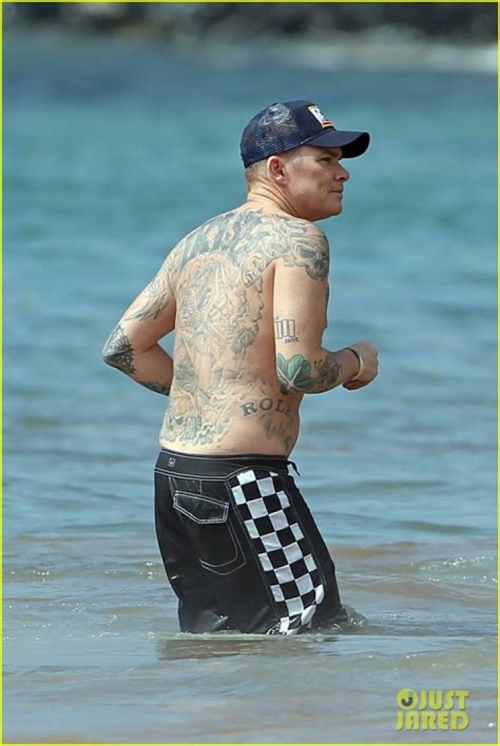 Dusty Rhodes: Wife, net worth, tattoos, smoking & body facts