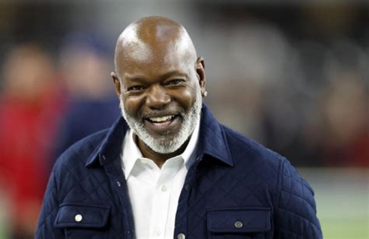 Hire Emmitt Smith For an Appearance at Events or Keynote Speaker Bookings.