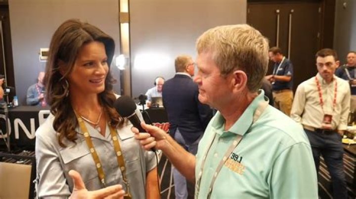 Heather Dinich Wiki: Age, Husband, Net Worth, Salary, ESPN, Education, Height