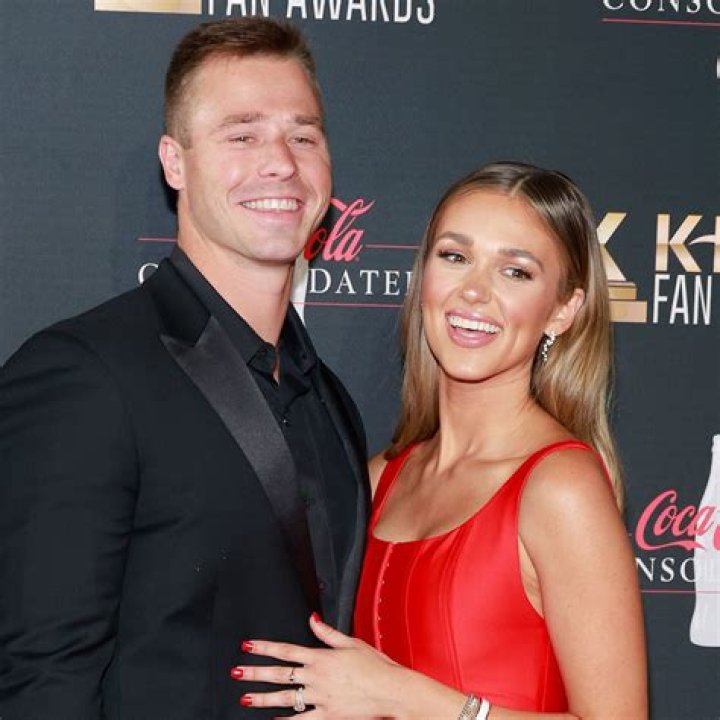 Kathleen Robertson’s Net Worth, Biography, Career, Awards, Fact and Life Story