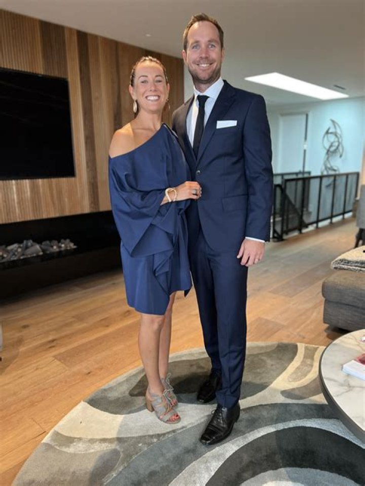 Kelly Crull Bio, Age, Height, Husband, Married, Measurements, Chicago Cubs, Salary and Net Worth