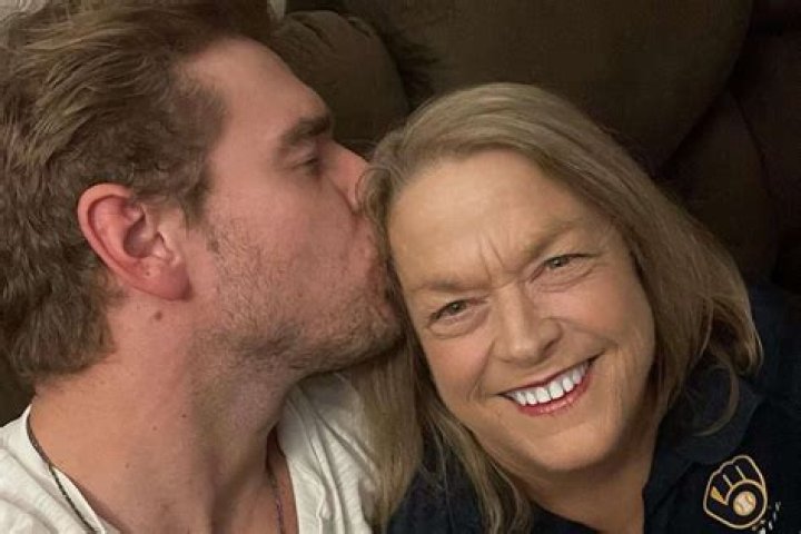 ‘Love Is Blind’ Star Shayne Jansen Mourns the Death of His Mother: ‘I Lost My Best Friend Today’