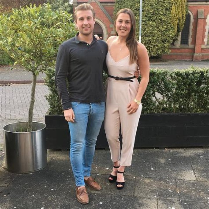 Does She Have A Spouse, Child?