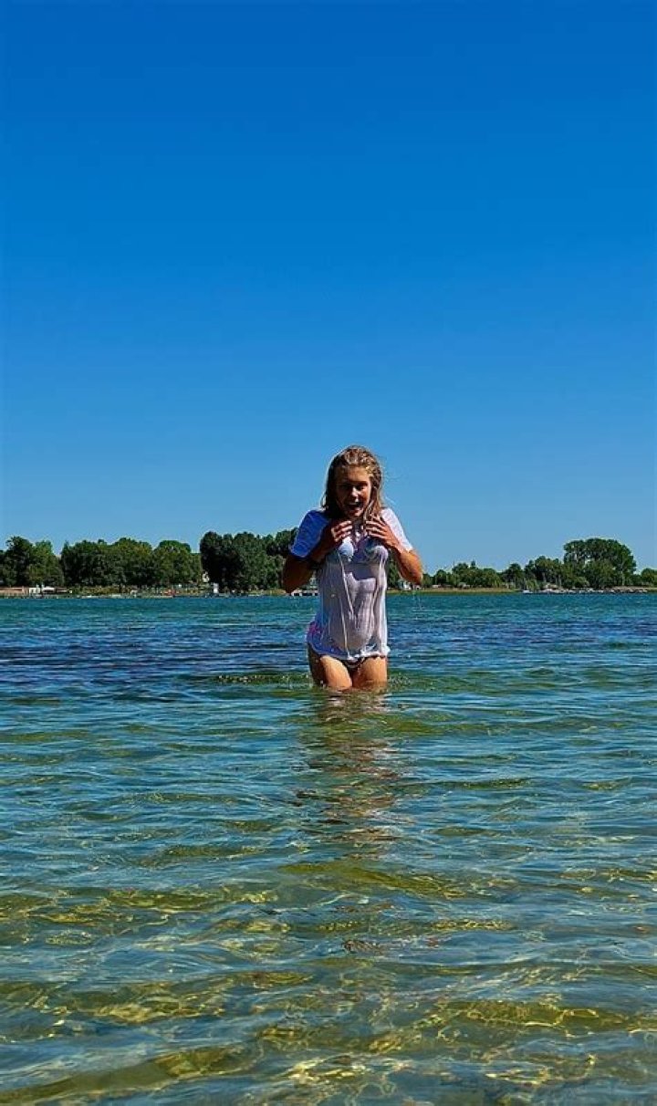 Mona Huygelen: A Rising Star in the Entertainment Industry