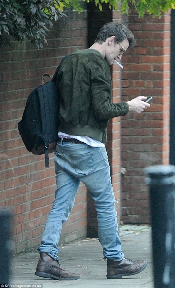 Thomas Middleditch: Girlfriend, net worth, tattoos, smoking & body facts