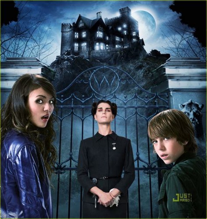 Victoria Justice Reveals Her Wild Side in “The Boy Who Cried Werewolf!” – Celeb Secrets